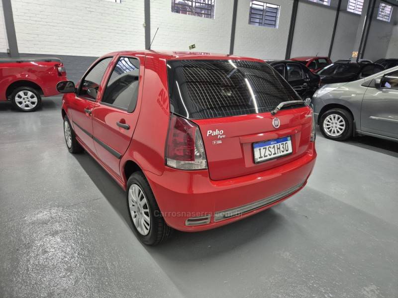 FIAT - PALIO - 2013/2014 - Vermelha - R$ 35.500,00
