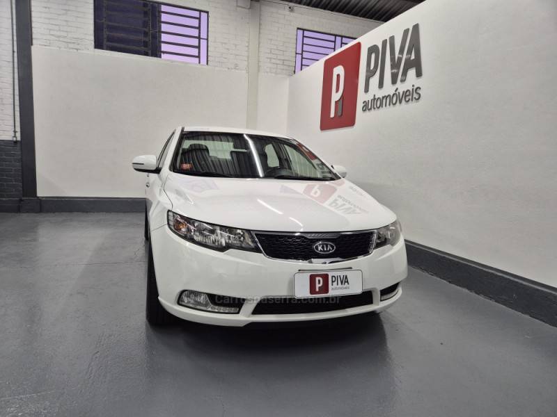 KIA MOTORS - CERATO - 2012/2013 - Branca - R$ 53.900,00