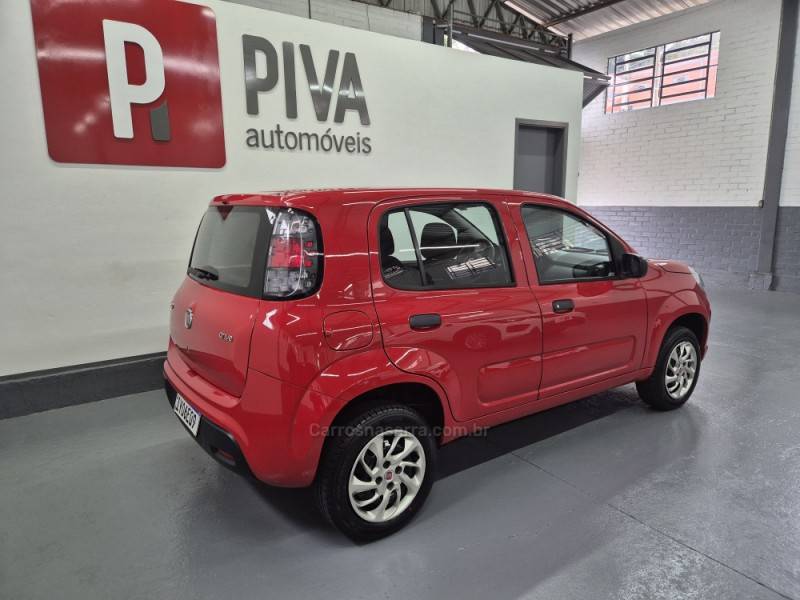 FIAT - UNO - 2018/2018 - Vermelha - R$ 43.900,00
