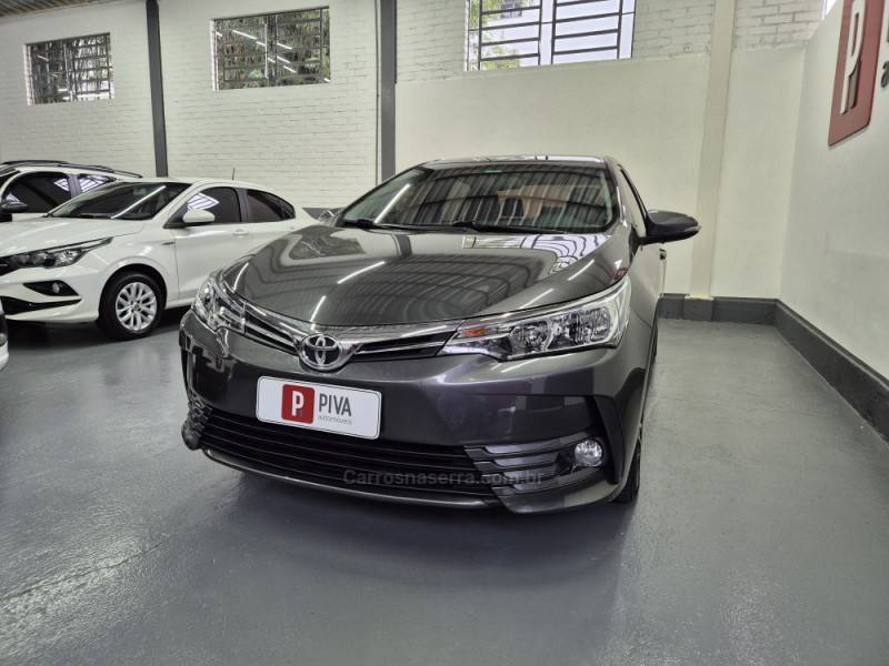 TOYOTA - COROLLA - 2018/2018 - Cinza - R$ 104.500,00