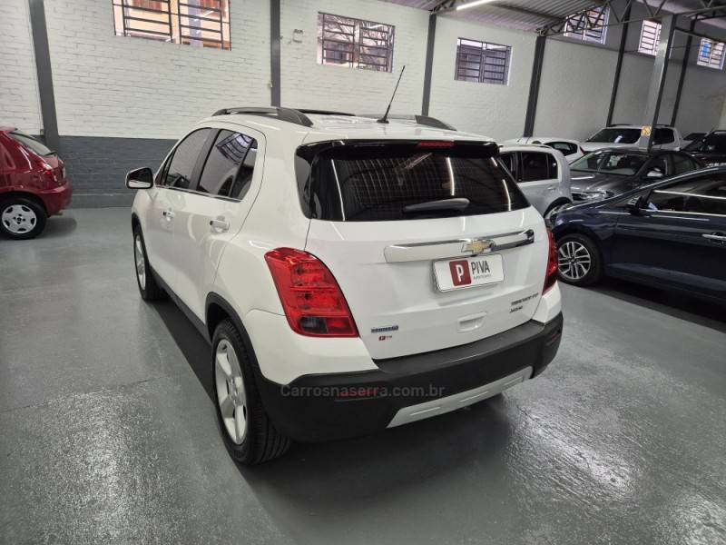 CHEVROLET - TRACKER - 2016/2016 - Branca - R$ 75.900,00