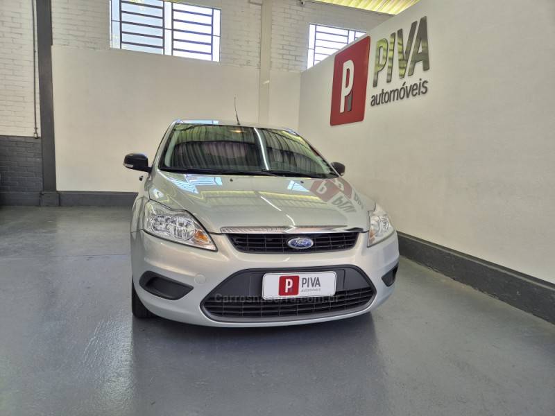 FORD - FOCUS - 2010/2011 - Prata - R$ 42.500,00