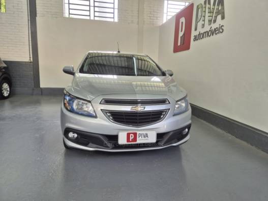 CHEVROLET - ONIX - 2014/2015 - Prata - R$ 49.900,00