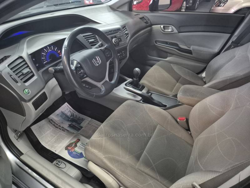 HONDA - CIVIC - 2013/2014 - Prata - R$ 67.900,00