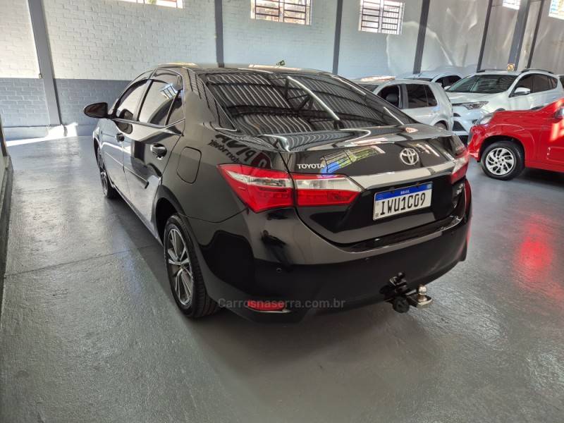 TOYOTA - COROLLA - 2015/2016 - Preta - R$ 85.900,00